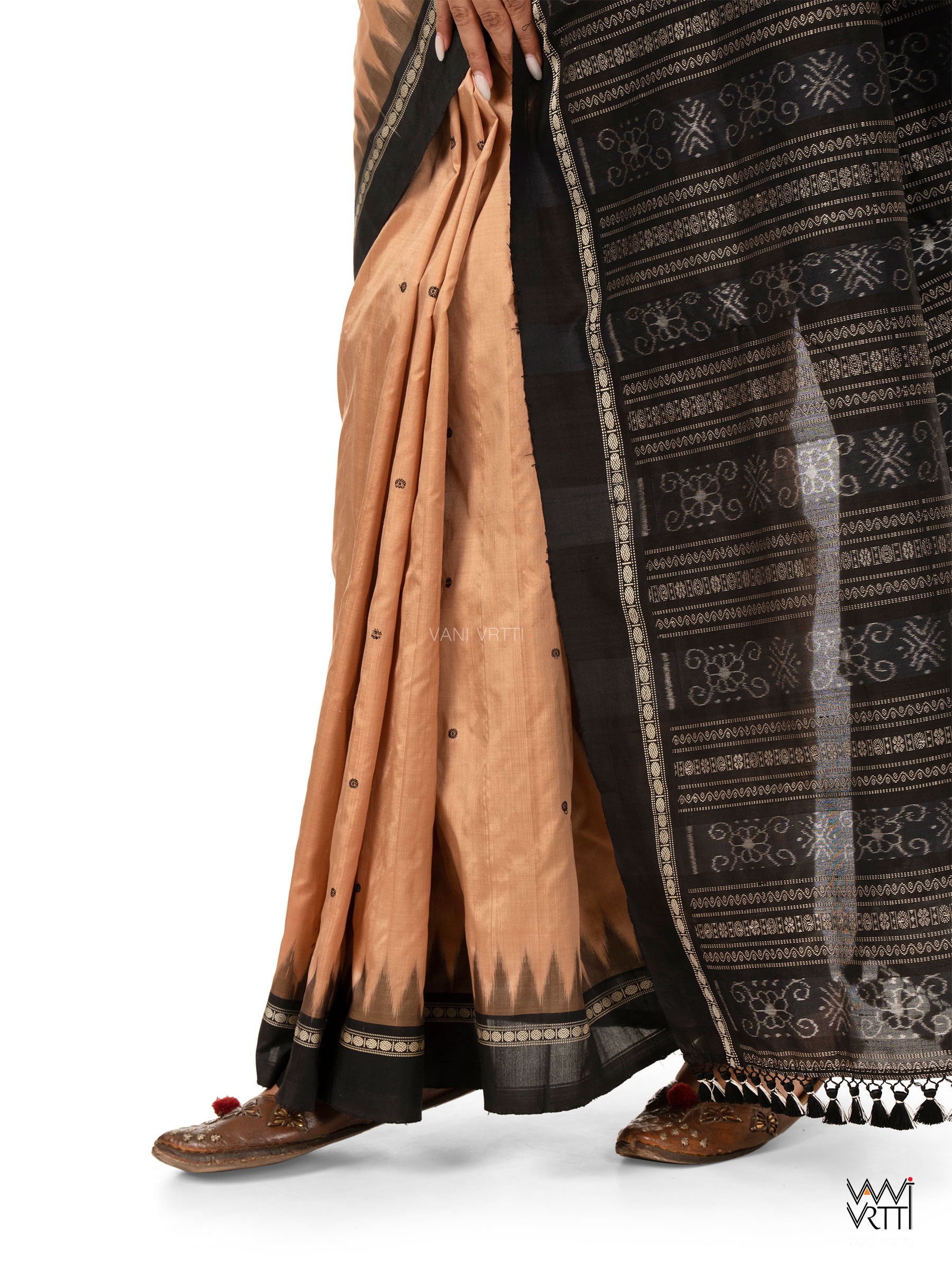 Ek Phulia Natural Dyed Mulberry Silk Ikat Saree