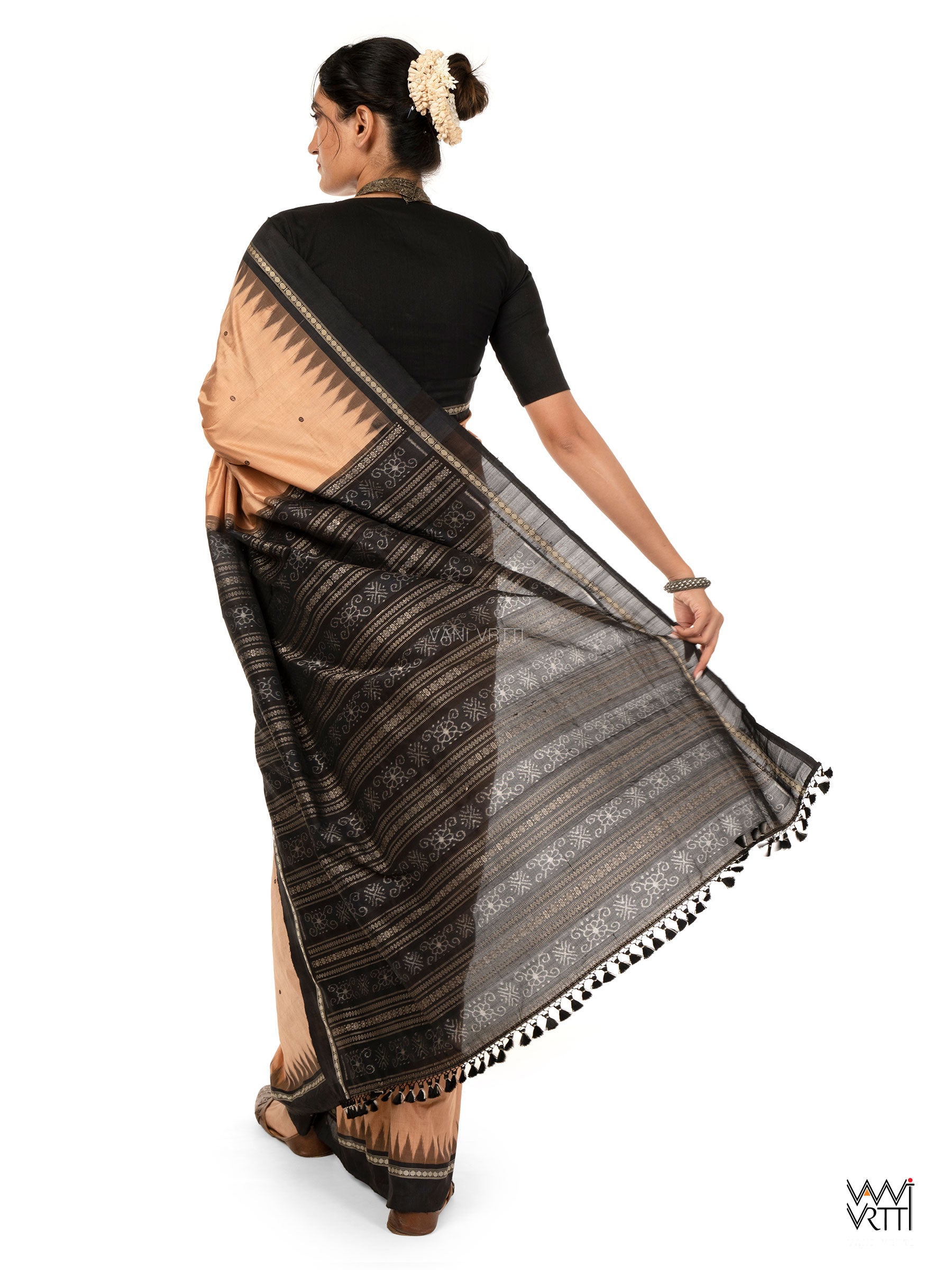 Ek Phulia Natural Dyed Mulberry Silk Ikat Saree